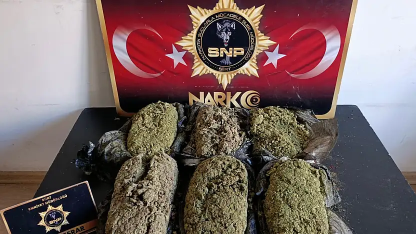 Siirt Emniyeti Uyuşturucu Tacirlerine Göz Açtırmıyor: 3 Kilo 300 Gram Esrar Ele Geçirildi