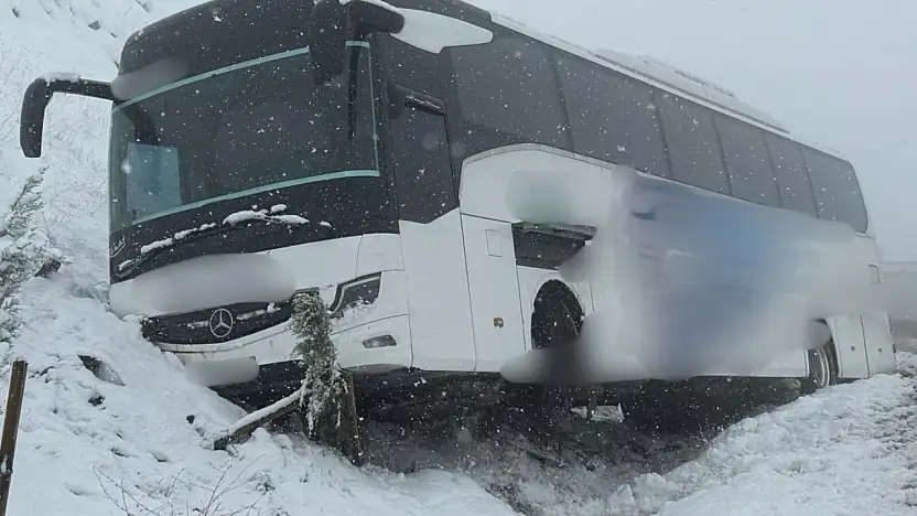 Siirt firmasına ait yolcu otobüsü yoldan çıktı
