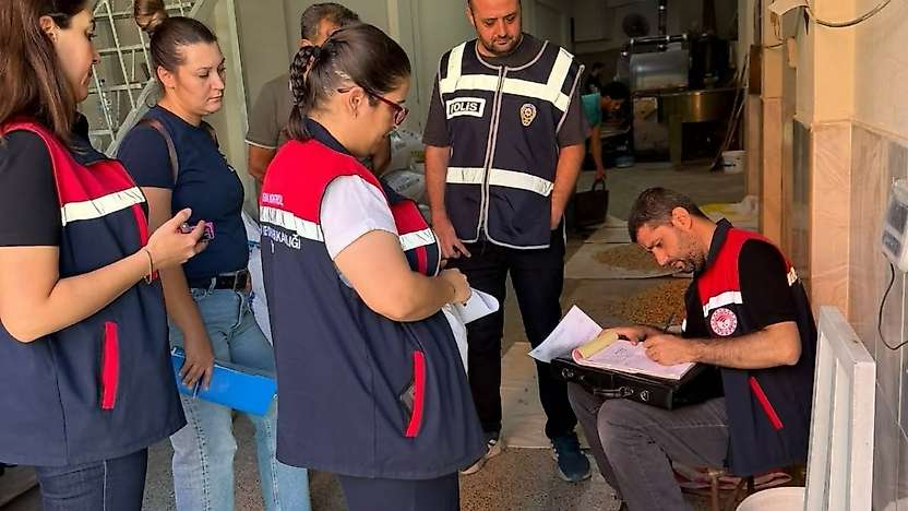 Siirt Fıstığına Sıkı Denetim: Ekipler Tesis, Depo Ve Satış Noktalarını Kontrol Etti