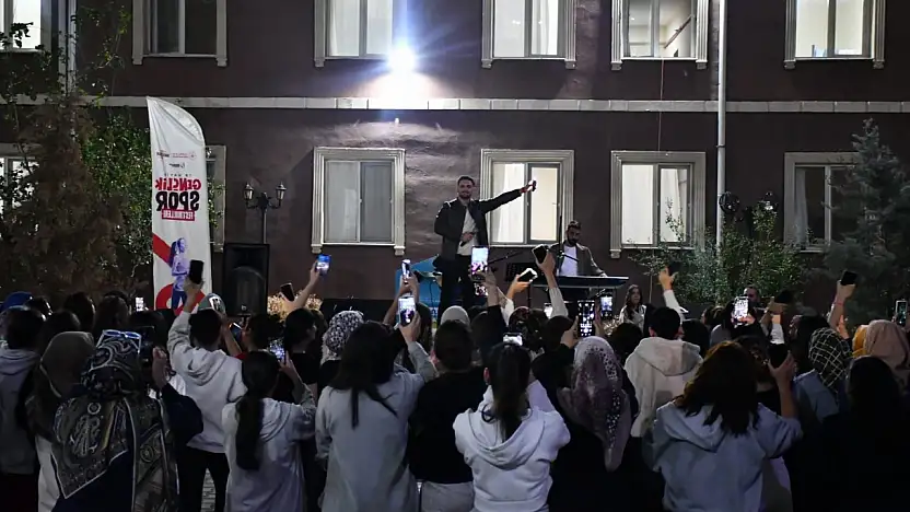 Siirt Hassa Hatun Kız Öğrenci Yurdu'nda Gençler ''Sosyal Medyadan Sosyal Meydana'' Etkinliğinde Buluştu