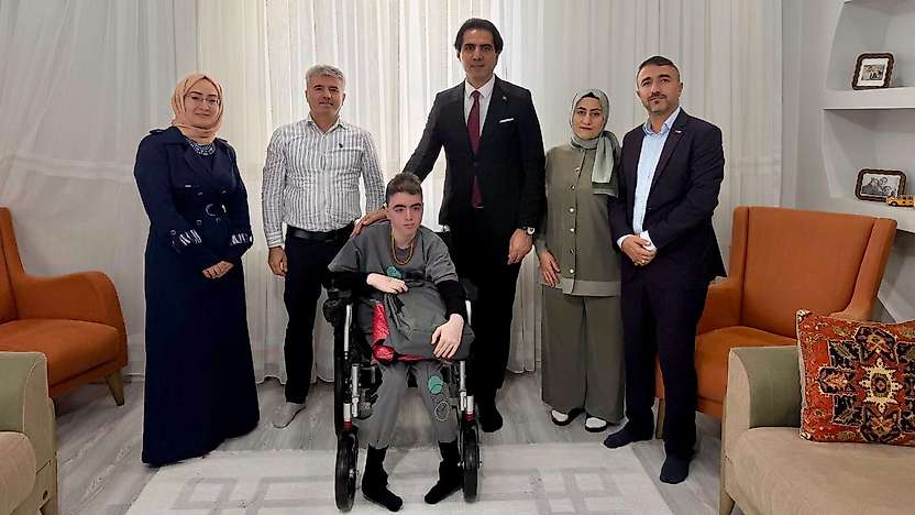 Siirt İl Milli Eğitim Müdürü İlhan Saz'dan Evde Eğitim Gören Öğrenciye Ziyaret