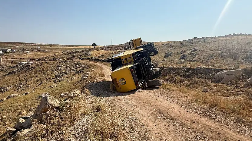 Siirt Kurtalan'da Biçerdöver Devrildi: Sürücü Kazayı Yara Almadan Atlattı