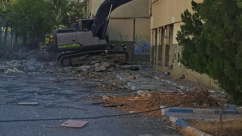 Siirt Lisesi Yıkılmaya Başlandı