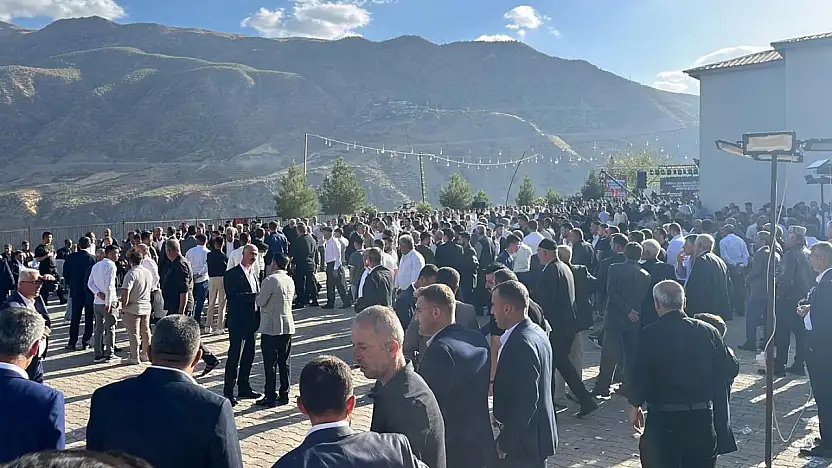 Siirt Pervari Beğendik'te Görkemli Düğün: Özdemir ve Uçar Aileleri Mutluluğu Paylaştı