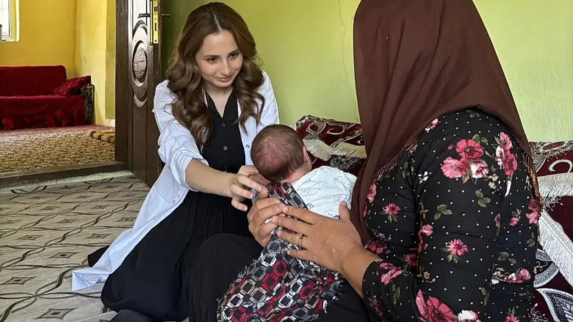 Siirt Pervari'de Gebe ve Lohusalara Evde Sağlık Hizmeti Sürüyor