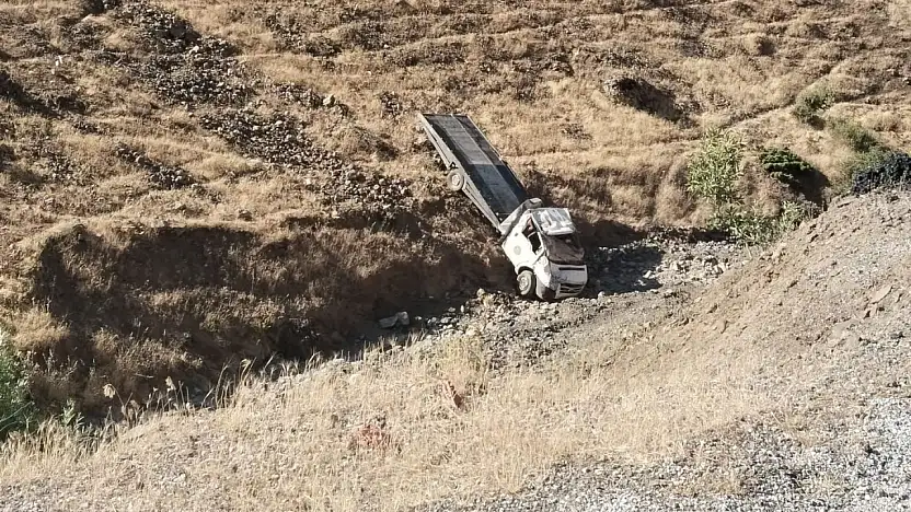 Siirt Şirvan'da Çekici Şarampole Uçtu: 2 Yaralı