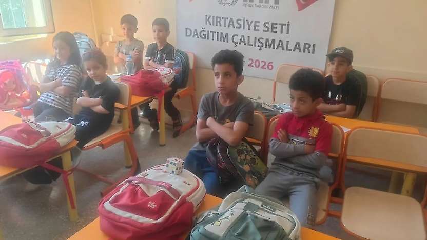 Siirt'te 140 Aileye Kırtasiye Ve Okul Çantası Desteği