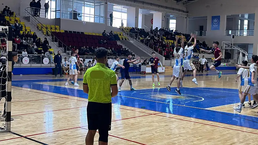 Siirt'te 300 sporcunun katıldığı müsabakalar tamamlandı: Kızlar ve erkeklerde birinci iller belli oldu