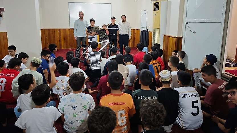 Siirt'te 40 Hadis Ezberleyen Öğrenci Bisikletle Ödüllendirildi