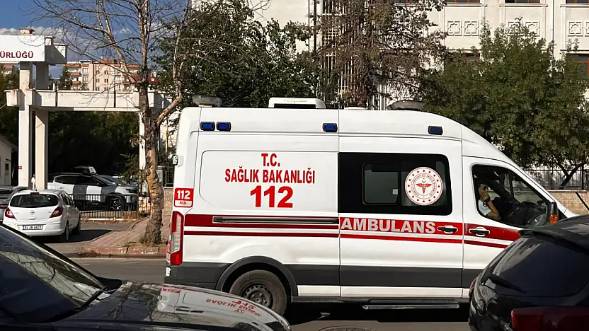 Siirt'te 5 Katlı Binanın Damından Düşen 15 Yaşındaki Kız Ağır Yaralandı