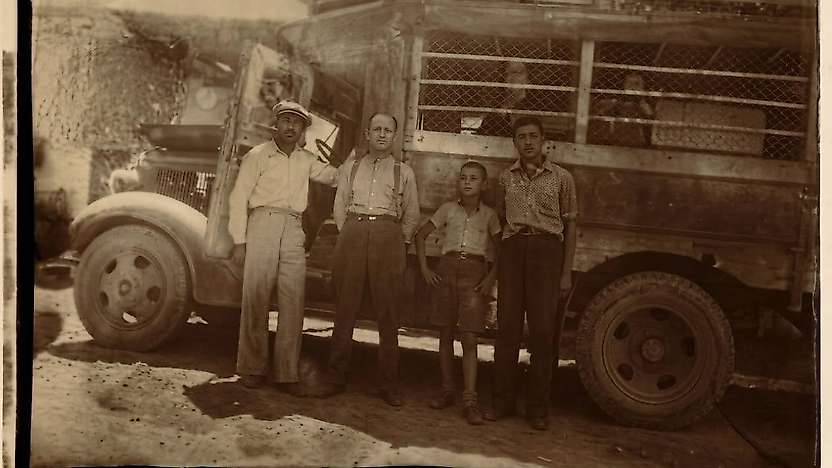 Siirt'te 86 Yıl Öncesine Ait Fotoğraf Ortaya Çıktı: Yolculuklar Kamyon Kasasında Yapılıyordu