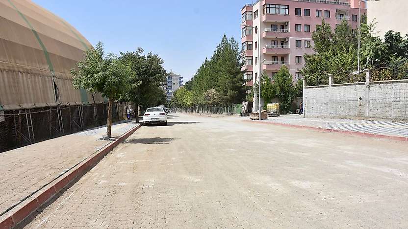 Siirt'te Abdullah Kuzu Caddesi'nde Kaldırım ve Parke Yenilendi