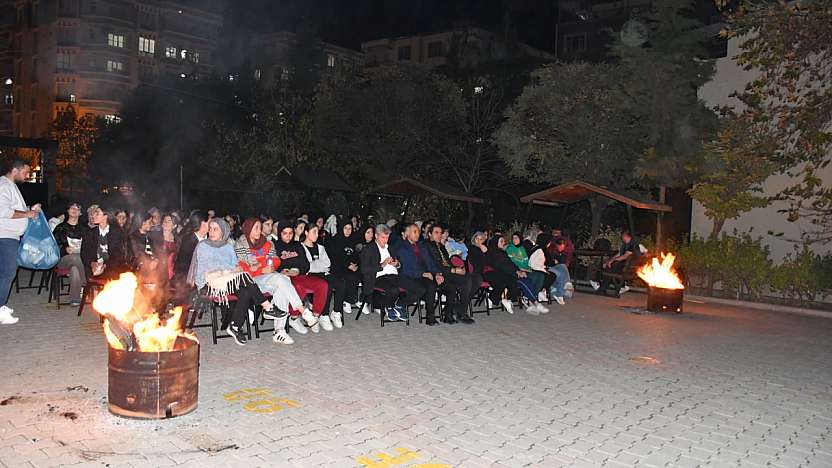Siirt'te açık hava sineması etkinliği büyük ilgi gördü