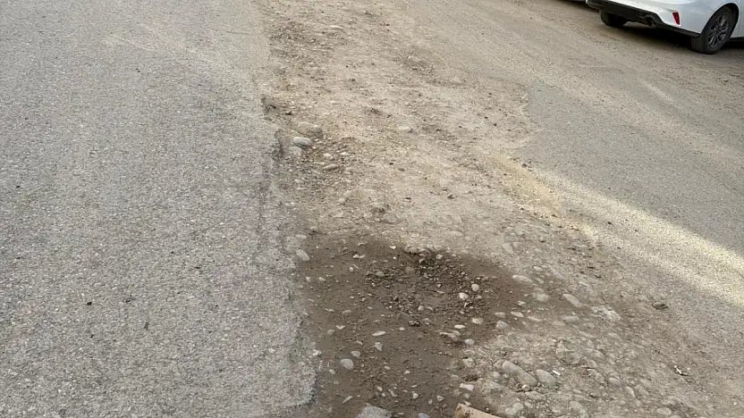 Siirt'te Alt Yapı Çalışması Sonrası Yol Toprak Halde Bırakıldı: Mahalleli Asfalt İstiyor