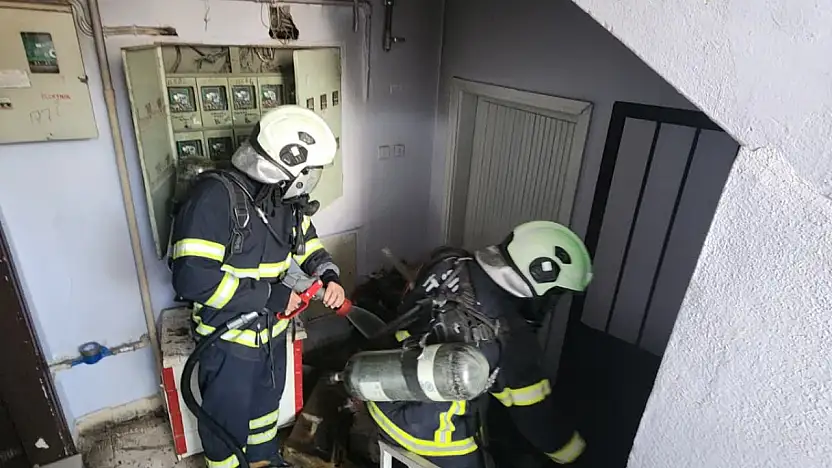 Siirt'te Apartman Boşluğunda Çıkan Yangın Korkuttu