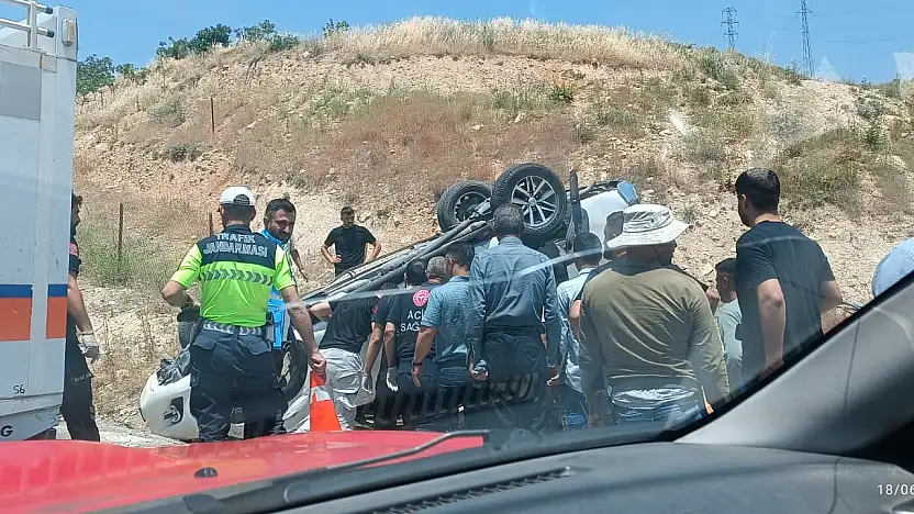 Siirt'te Araç Takla attı: Sürücü Araçta Sıkıştı