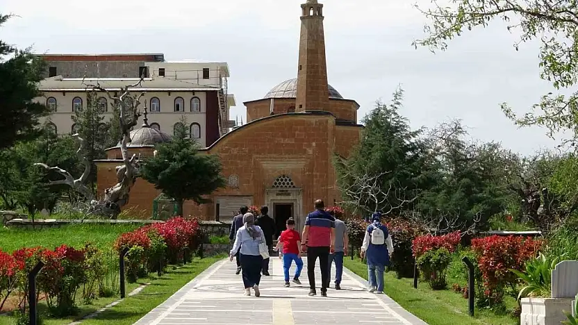 Siirt'te Binlerin Ziyaret Ettiği Türbe İçin Kritik Karar: 15 Gün Kapatılıyor