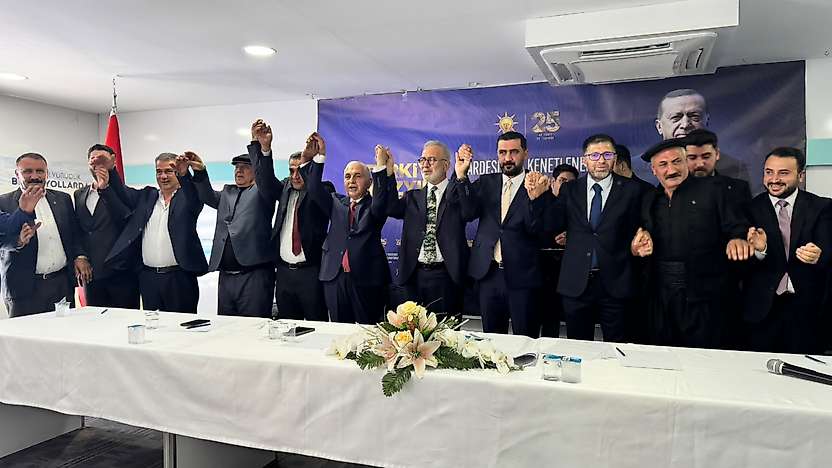 Siirt'te Çelik Ailesi DEVA Partisinden AK Parti'ye Geçti