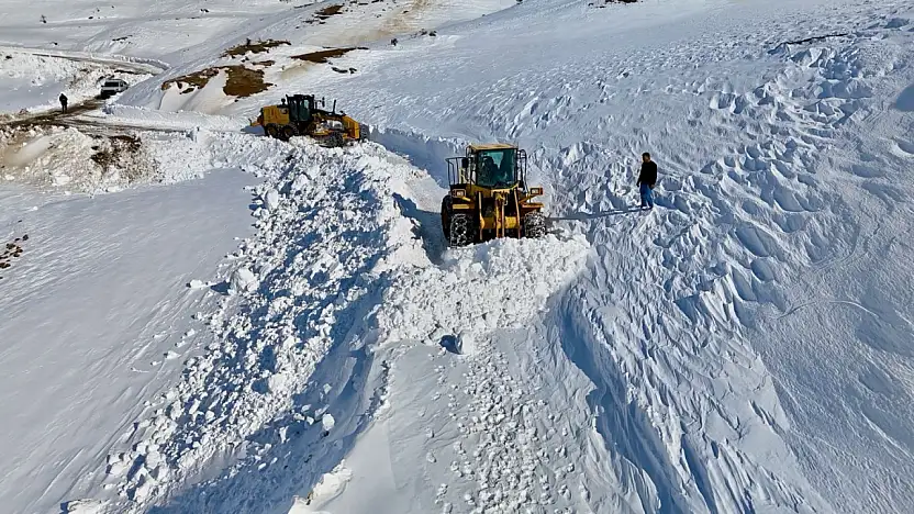Siirt'te çığ düştü, yol 2 saatte yeniden ulaşıma açıldı