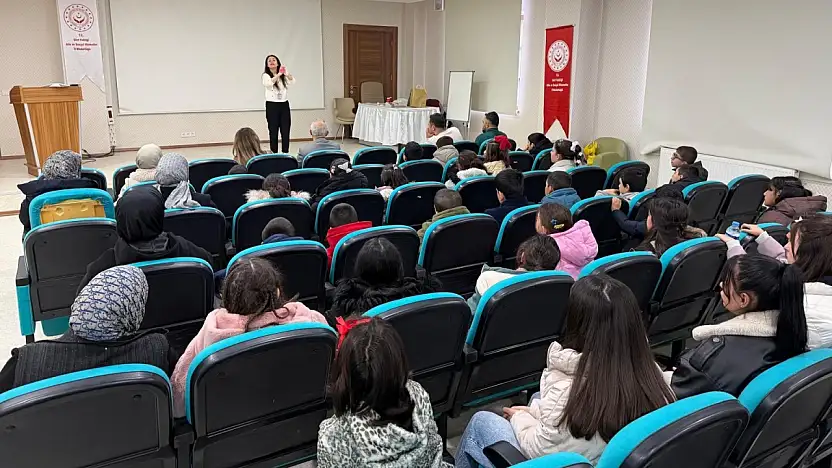 Siirt'te Çocuk ve Genç Akademisi kapsamında sağlık bilinci eğitimi verildi