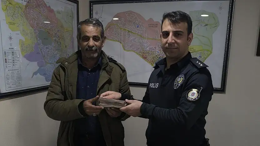 Siirt'te Düşürülen 50 Bin TL, Emniyetin Hızlı Takibi ve Duyarlı Şoför Sayesinde Sahibine Teslim Edildi