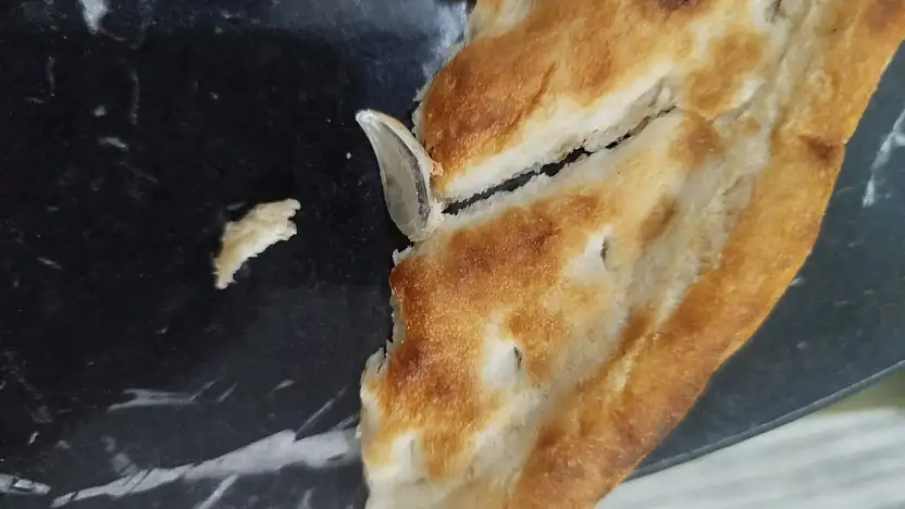 Siirt'te Ekmekten Cam Parçası Çıktı