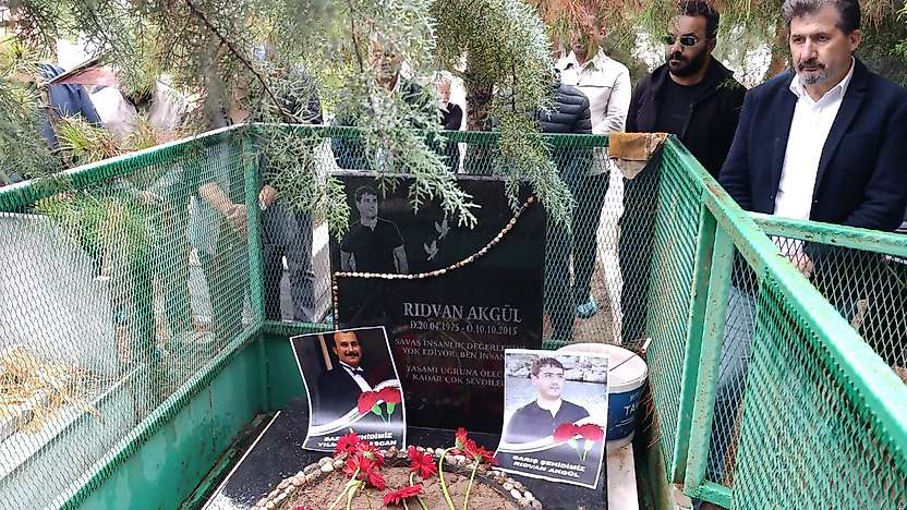 Siirt'te Gar Katliamı'nın 11. yılında anma: Rıdvan Akgül mezarı başında anıldı