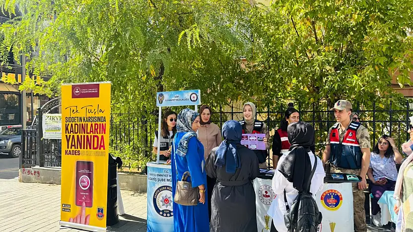 Siirt'te 'Güçlü Aile Güçlü Gelecek' Projesi Kapsamında Bilgilendirme Standı