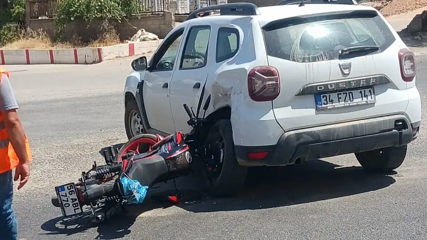 Siirt'te Otomobil ile Motosiklet Çarpıştı: 1 Yaralı
