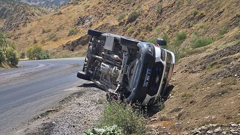 Siirt'te Hastaya Giden Ambulans Devrildi