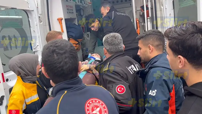 Siirt'te havalandırma boşluğuna düşen genç kız halat yardımıyla kurtarıldı