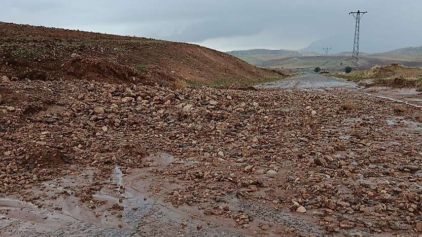 Siirt'te Heyelan Temizlendi: Kapanan Köy Yolları Yeniden Ulaşıma Açıldı
