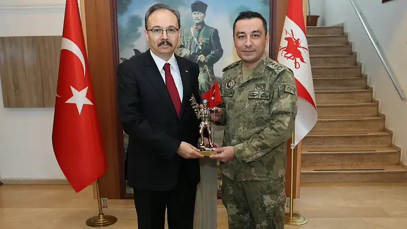 Siirt'te huzur ve güvenlik çalışmaları: 3. Tugay Komutanı'ndan Vali Kızılkaya'ya kapsamlı brifing