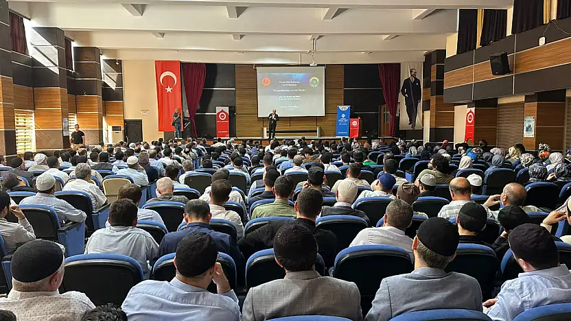 Siirt'te 'Hz. Peygamber (SAV) ve Aile Ahlakı' Konulu Konferans Gerçekleştirildi