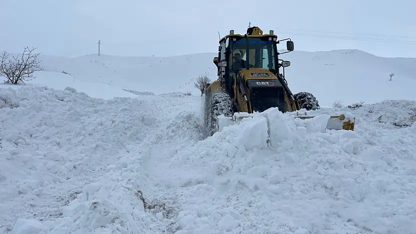 Siirt'te kar yağışı nedeniyle 282 köy yolu ulaşıma kapandı