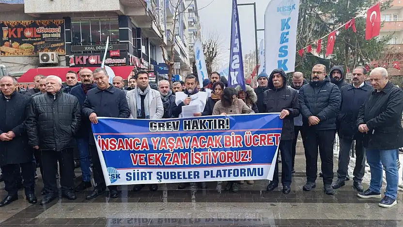 Siirt'te KESK'e bağlı kamu emekçileri iş bıraktı, maaş bordroları yakıldı