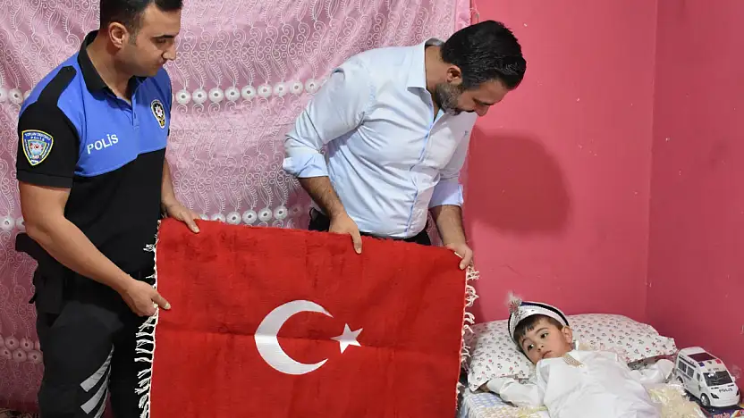 Siirt'te Kimsesiz Kardeşlere İl Emniyet Müdürü Necmettin Öztürk ve Av. Ekrem Olğaç'tan Şefkat Eli