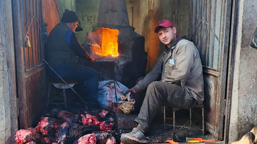 Siirt'te Kızgın Demirle Temizlenen Kelleler Sofralara Şifa Taşıyor
