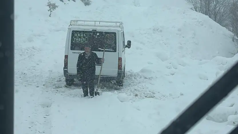 Siirt'te Mahsur Kalan Öğrenci Servisi Kurtarıldı