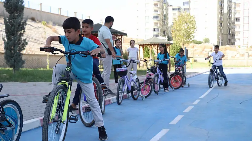 Siirt'te Minikler Trafik Kurallarını Eğlenerek Öğreniyor