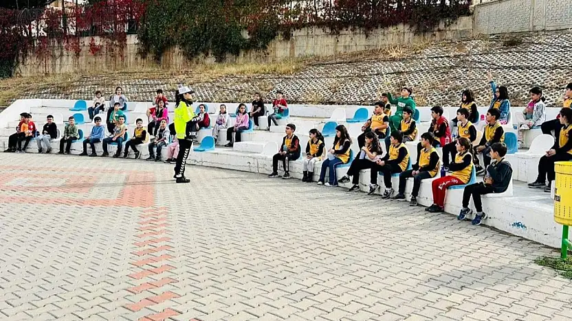 Siirt'te Miniklere Uygulamalı Trafik Güvenliği Eğitimi