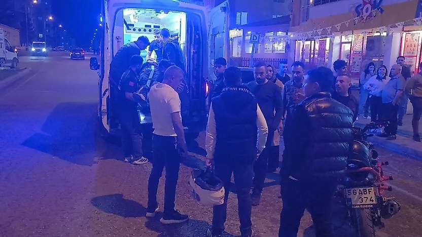 Siirt'te Motosiklet Park Halindeki Otomobile Çarptı: 1 Yaralı