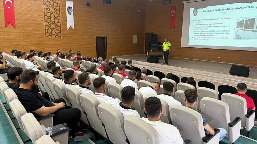 Siirt'te Okul Servis Şoförlerine Trafik Güvenliği Eğitimi