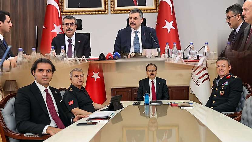 Siirt'te Okullar İçin Güvenlik Zirvesi: Yeni Eğitim Yılı Öncesi Tedbirler Değerlendirildi