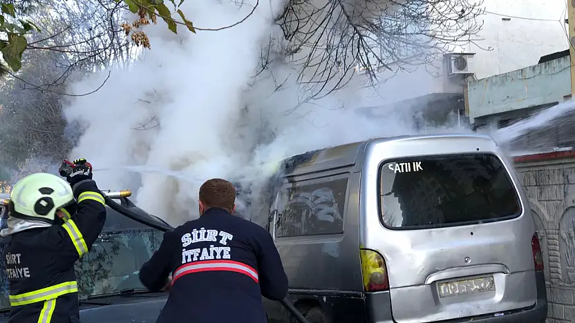 Siirt'te otoparkta park halindeki kamyonet alev aldı, facia önlendi