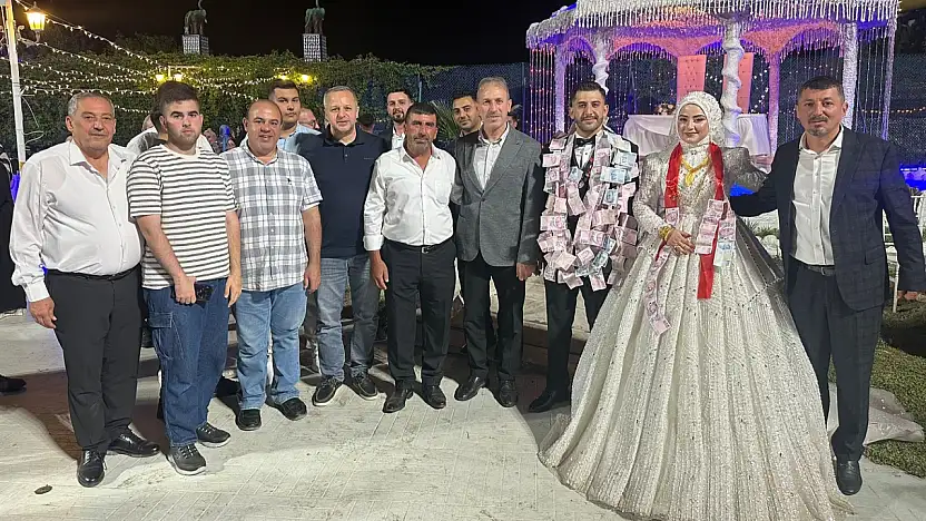 Siirt'te Özer ve Eres Ailelerinin Mutlu Günü: Yağmur ile Muammer Dünyaevine Girdi