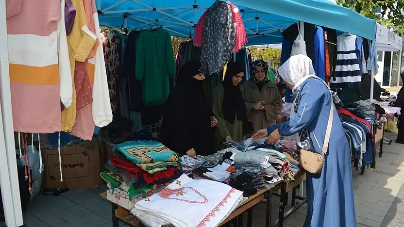 Siirt'te Peygamber Sevdalıları Derneği Yetimler ve İhtiyaç Sahipleri İçin Kermes Düzenliyor