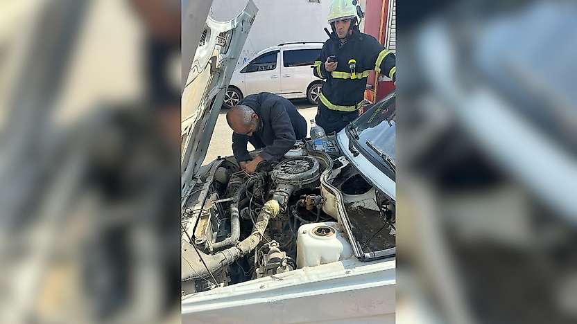 Siirt'te Rus Pazarı önünde araç yangını