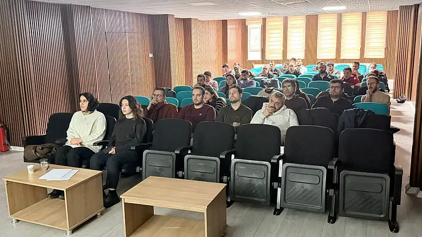 Siirt'te sağlık çalışanlarına tütün bağımlılığıyla mücadele eğitimi