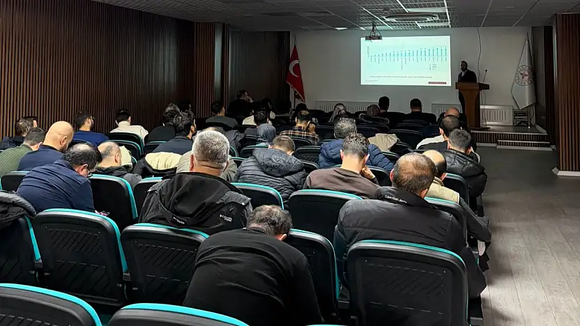 Siirt'te sağlık çalışanlarına tütün bağımlılığı eğitimi verildi